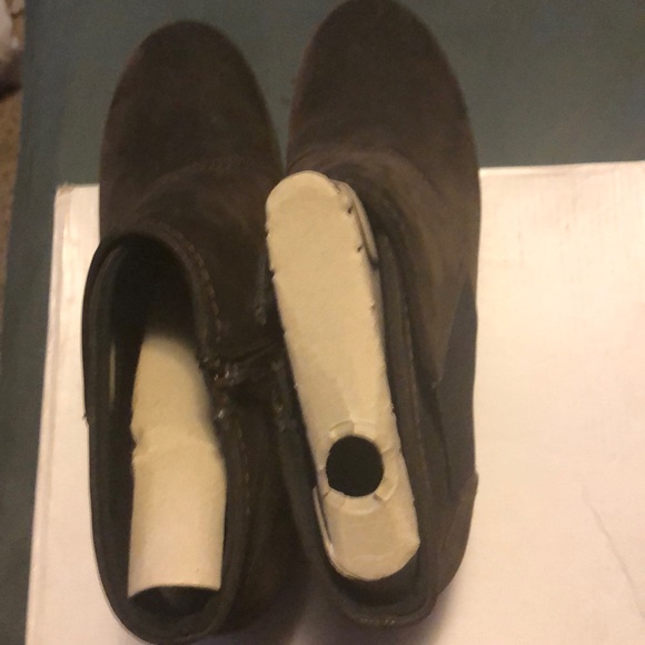 Shoes - Picture 4 of 5